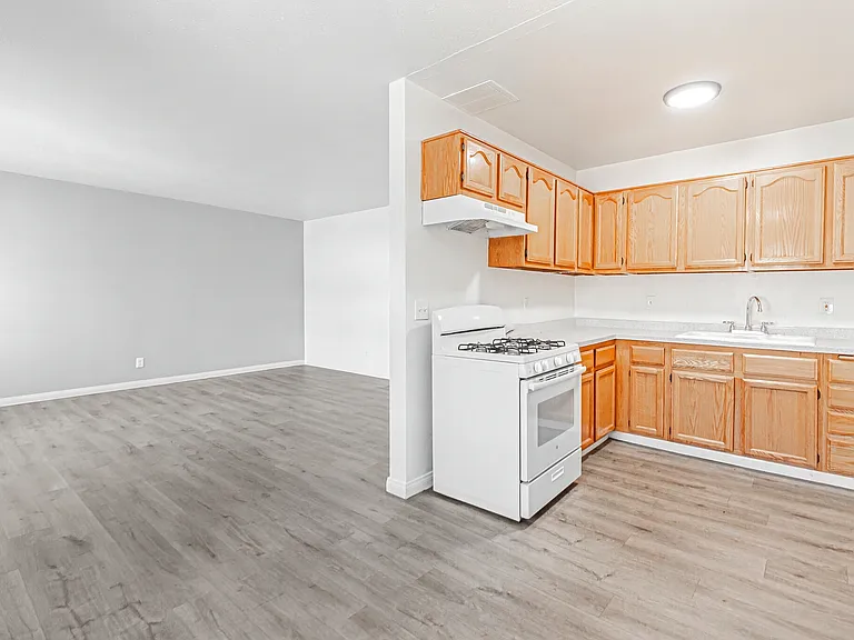 336 N Rockvale Ave — Photo 4