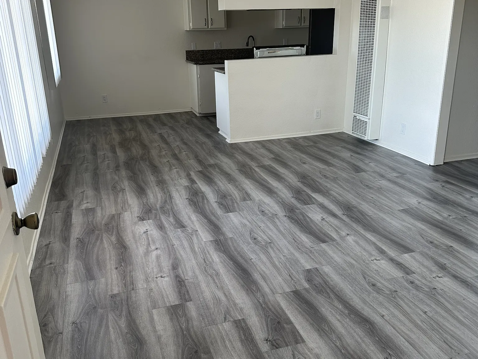 2 bed, 800 sqft, $2,700 — Photo 2