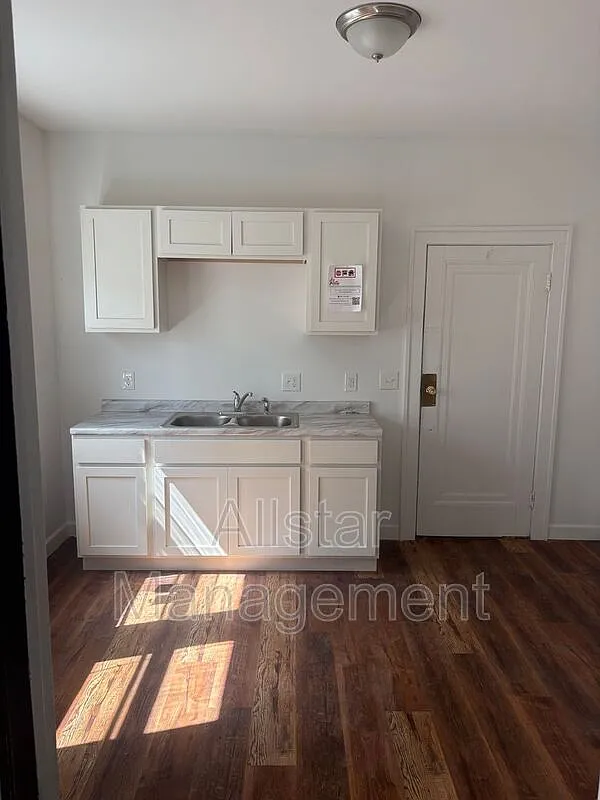 2 bed, 1.0 bath, 750 sqft, $875 — Photo 2