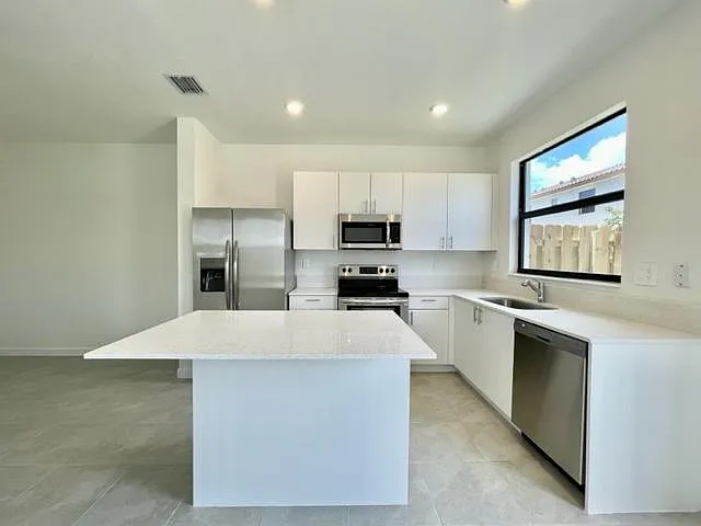 11719 SW 246th Ter — Photo 11