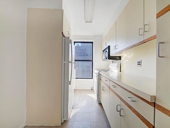 3rd image of 103 Avenue A #4CC