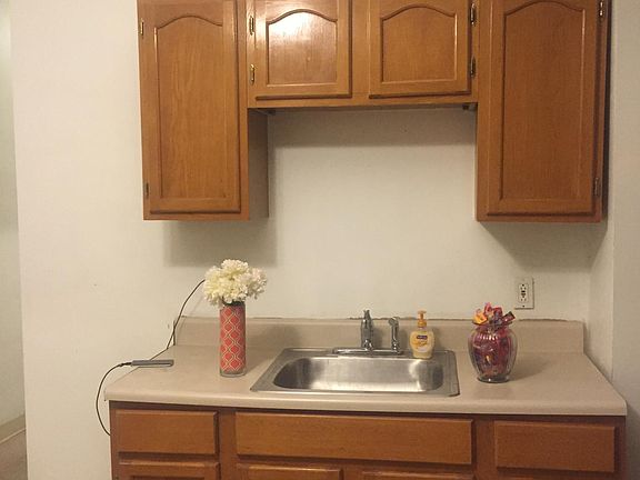 2nd image of 1721 Memorial Ave APT 2
