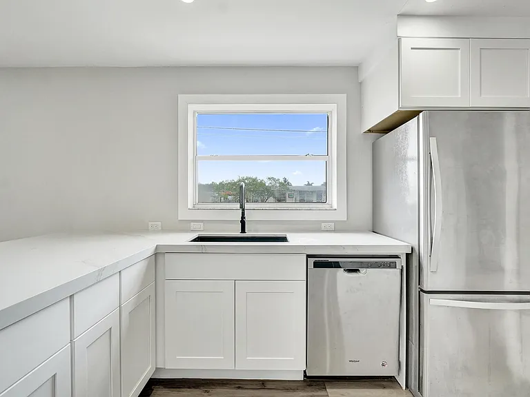 5601 SW 36th Ct — Photo 12