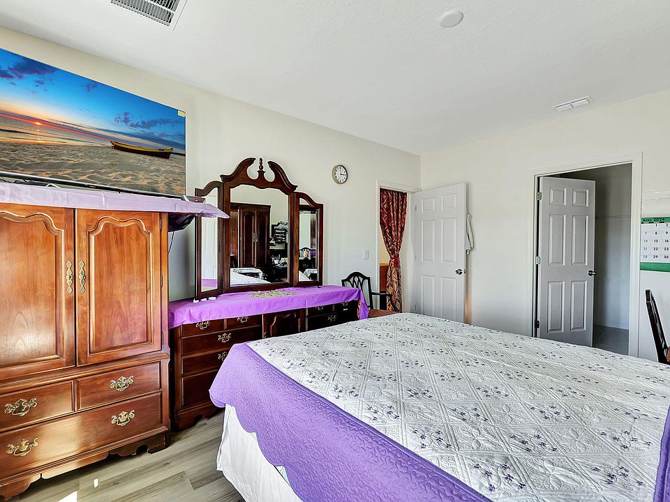 1st image of 300 SW Kestor Drive