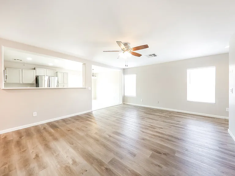 10043 N 115th Dr — Photo 5