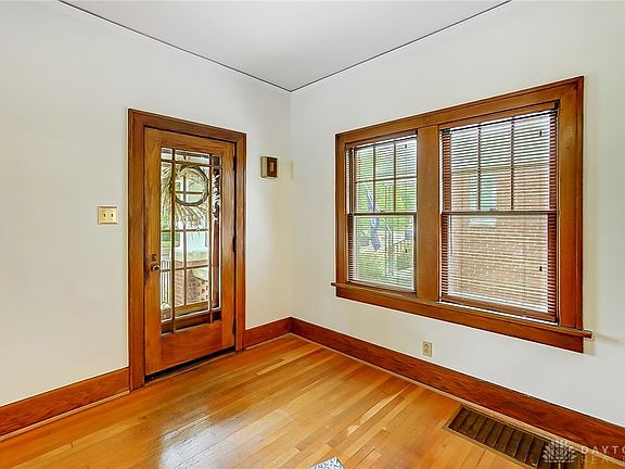 3rd image of 406 Monteray Ave