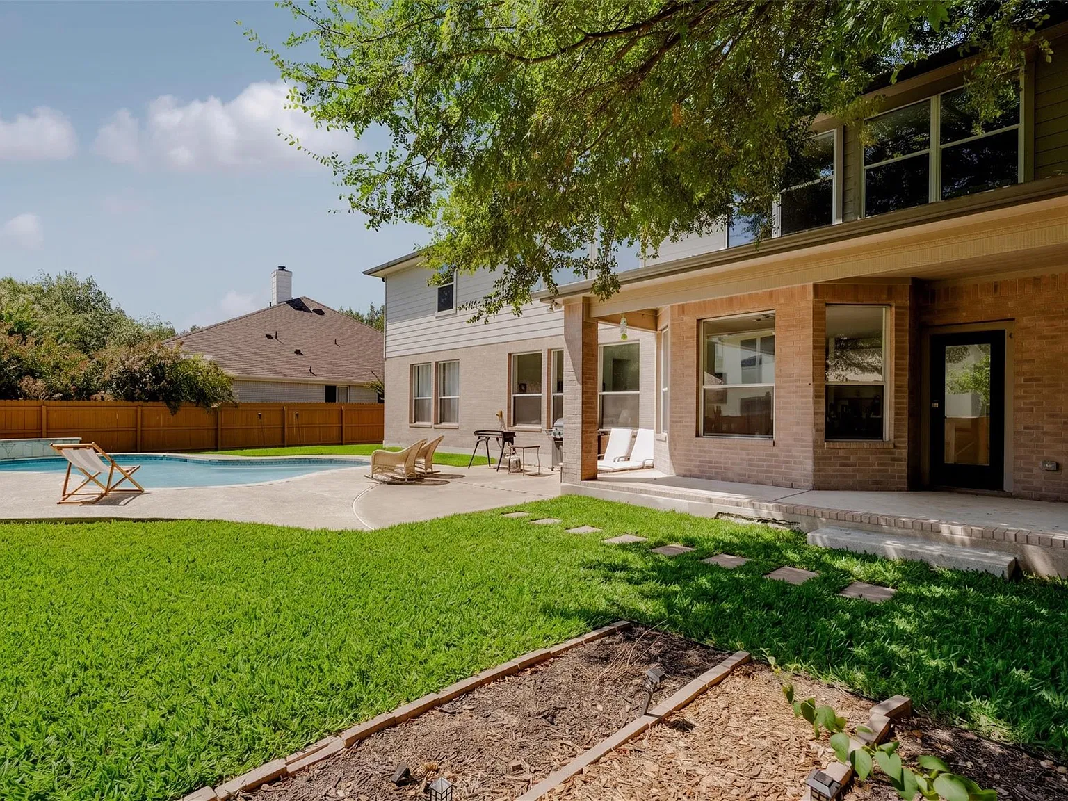 6 bed, 3.5 bath, 4032 sqft, $5,500 — Photo 4