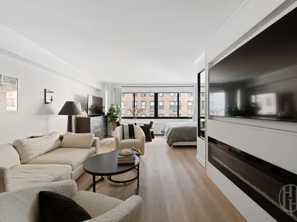 200 East 78th Street image 1 of 8