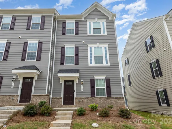 2111 Autumn Olive Ln, Matthews, NC 28104