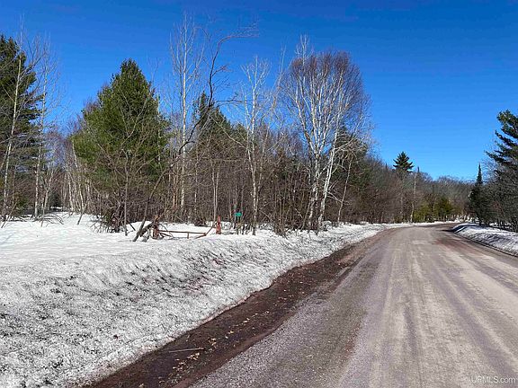 3rd image of 24220 Woodland Rd