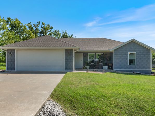 4 Lockhart Ln