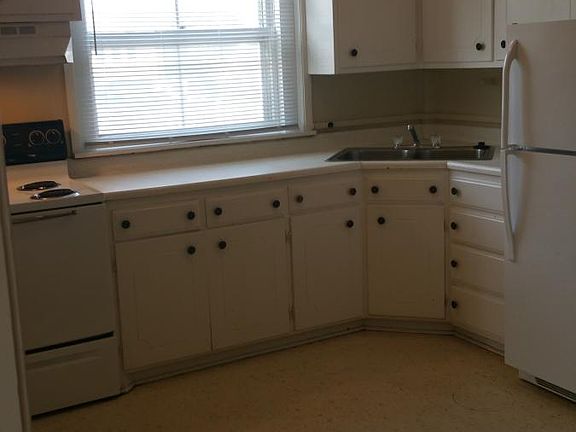 4th image of 217 W Ash St APT 201