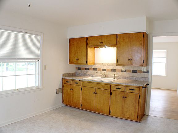 2nd image of 4732 N Diversey Blvd