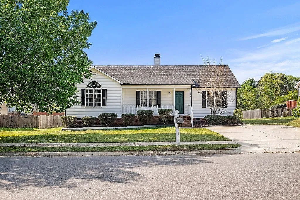 3 bed, 2.0 bath, $1,795 — Photo 1