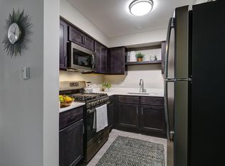 6721 Alpine Ln APT 2, Westmont, IL 60559