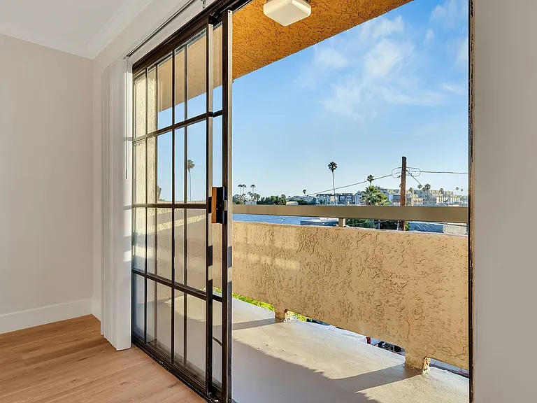 1520 N Vista St #203 — Photo 10