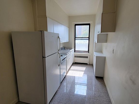 4th image of 4045 201st St #2B