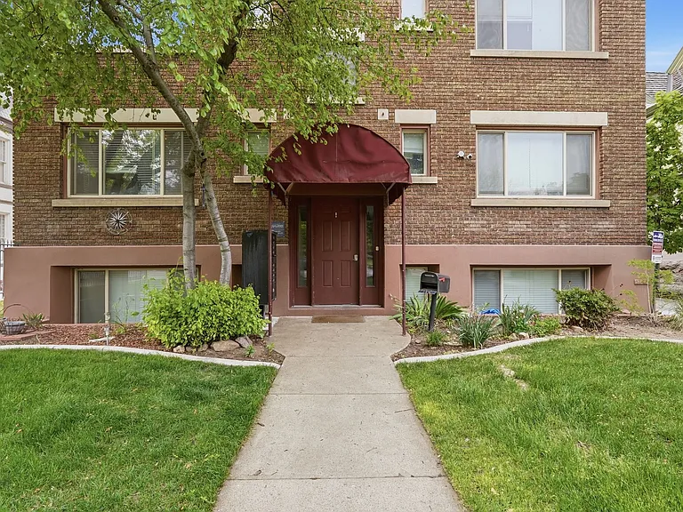 Jefferson Avenue Apartments — Photo 7