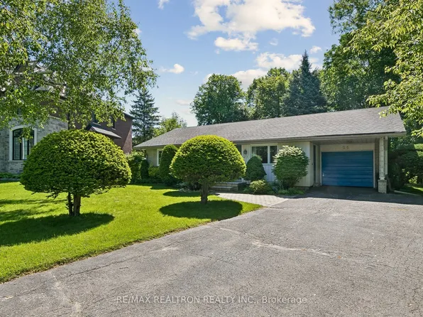 25 Groveland Cres, Toronto, ON M3A 3C4