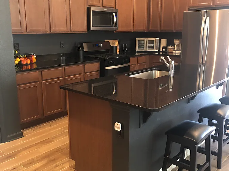 121 Waverly Ln — Photo 3