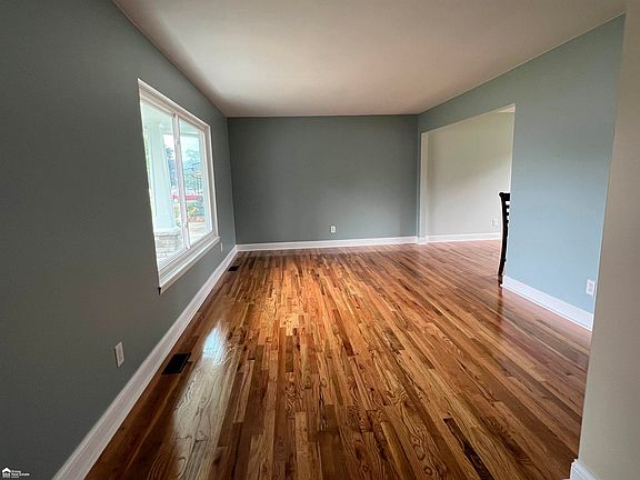 3rd image of 1173 Highgate Dr