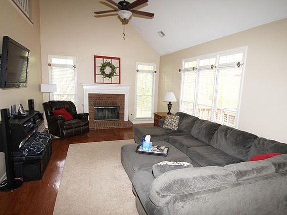 5th image of 7019 Surrey Dr