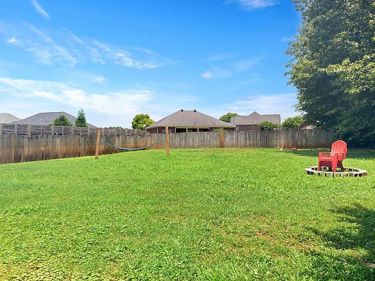 Huge fenced back yard