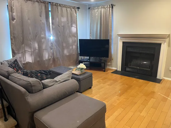 342 Crosspointe Dr, East Brunswick, NJ 08816