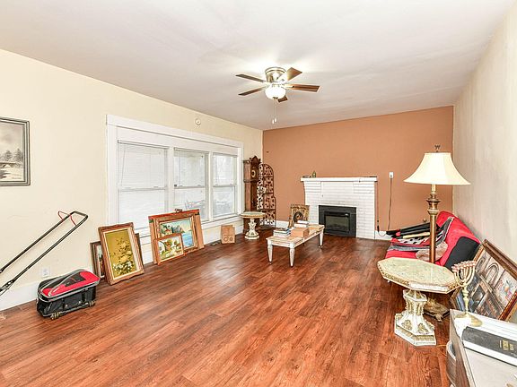 2nd image of 247 Hendricks Pl