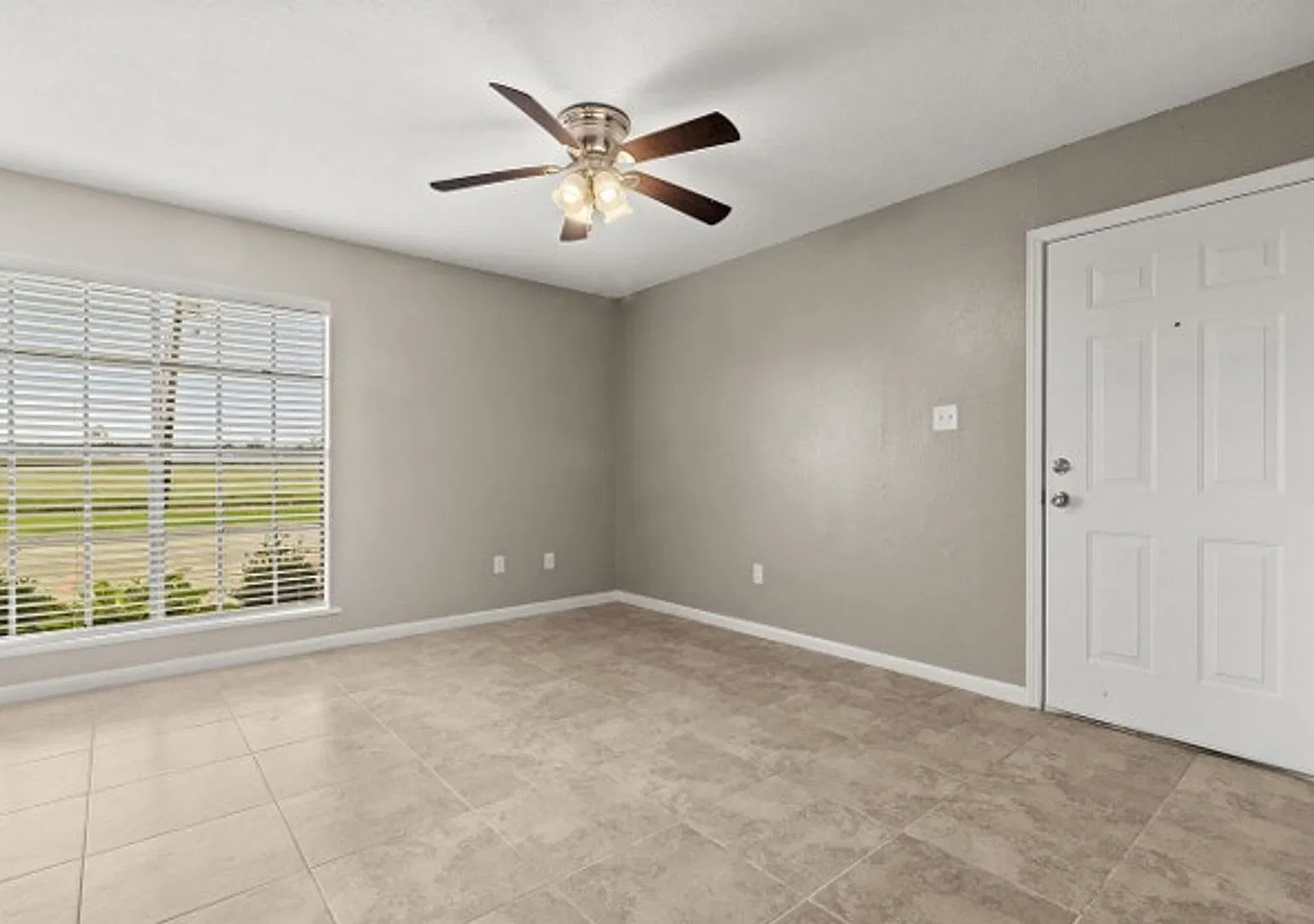 1101 Deesport St — Photo 4