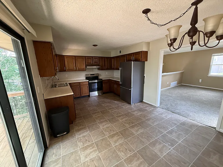 1908 W Barber Ave — Photo 12