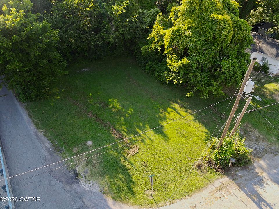 1st image of 231 4th Ave