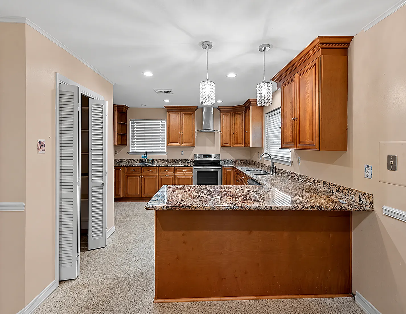 3 bed, 2070 sqft, $2,400 — Photo 1