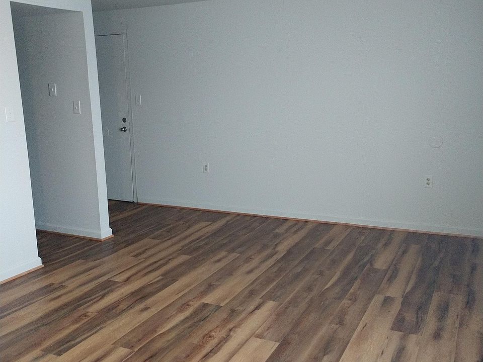 1st image of 225 Chalmers Ct #2A