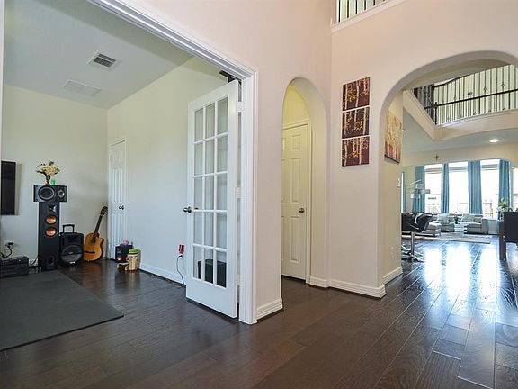 Powder bath with framed mirror and neutral paint.