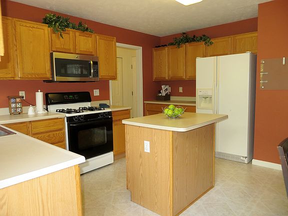 5th image of 10100 Fox Run Ct
