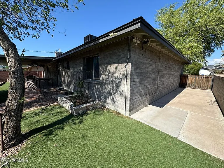 2520 S Terrace Rd — Photo 14