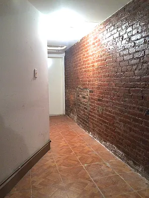 Rented by Bedford Realty USA Corp | media 24