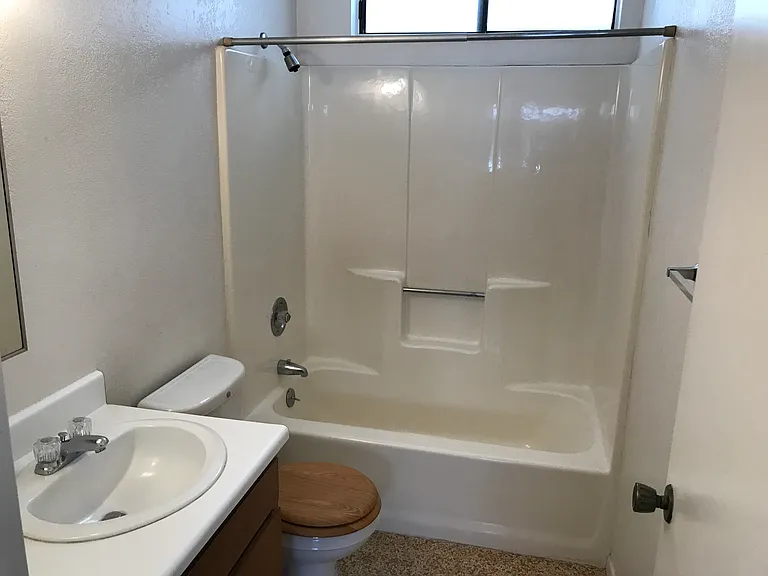 209 W Cota St — Photo 11