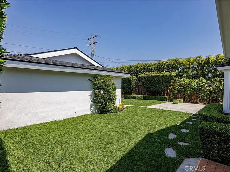 408 Flower St — Photo 28