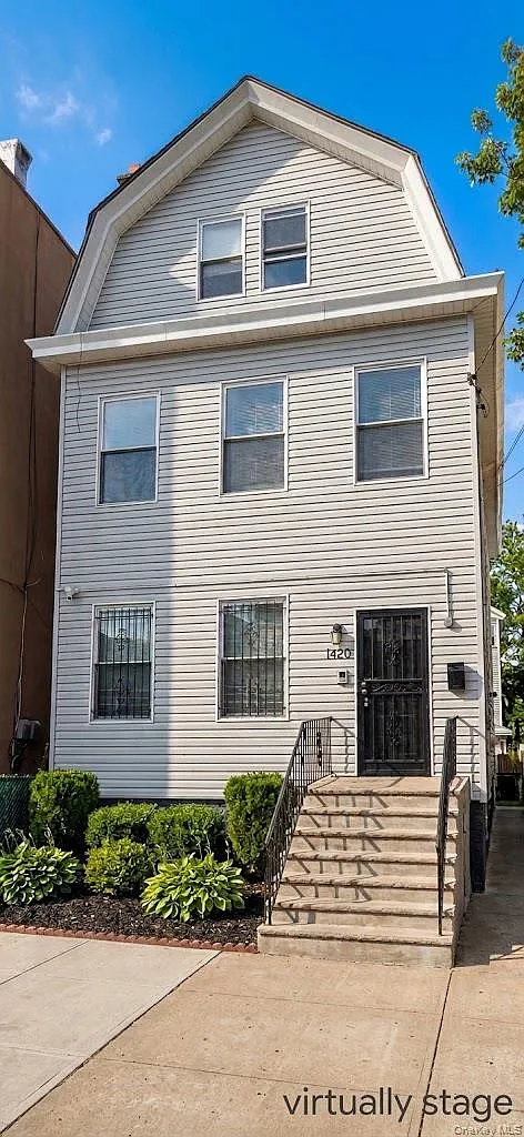 2 bed, 1.0 bath, 936 sqft, $2,800 — Photo 1