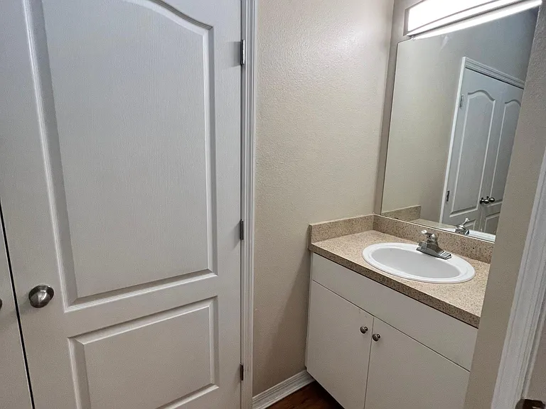 1410 Villa Capri Cir #306 — Photo 8