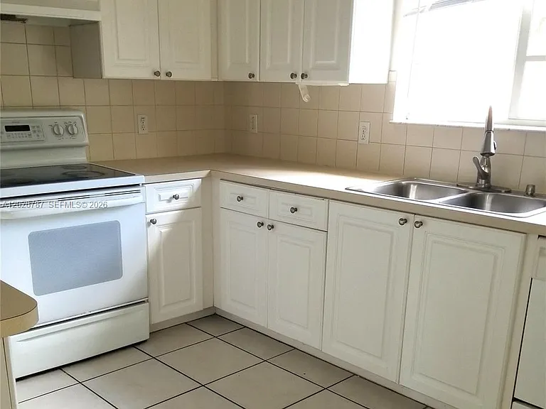 4812 Washington St #7 — Photo 6