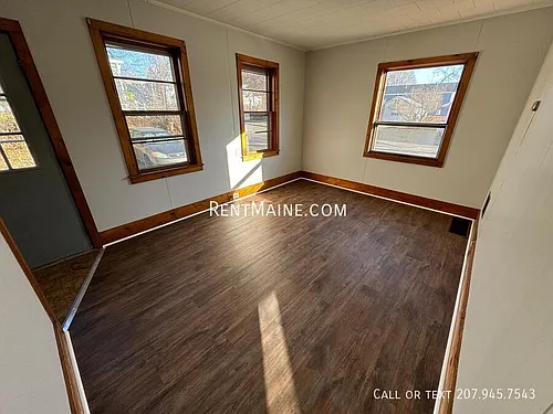 225 Center St Photo 1