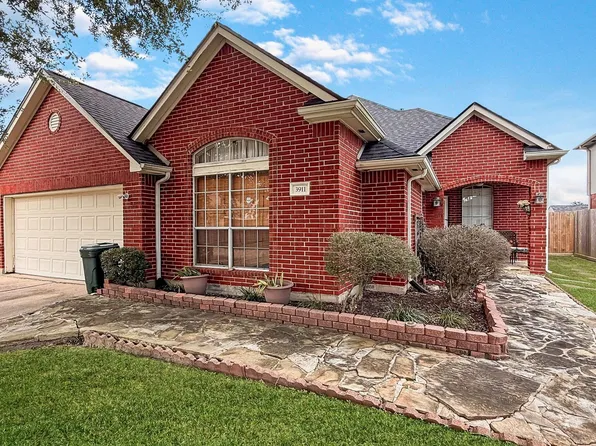 3911 Patras Dr, Pasadena, TX 77505