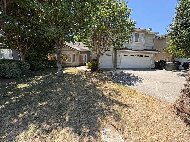 703 W Russell Ave — Photo 2