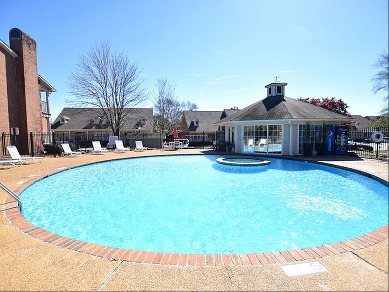 Northpointe Village Apartments — Photo 8