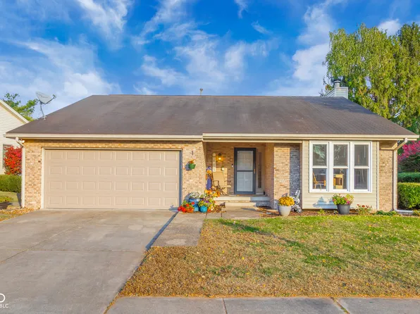 2945 Silver Fox Dr, Columbus, IN 47203