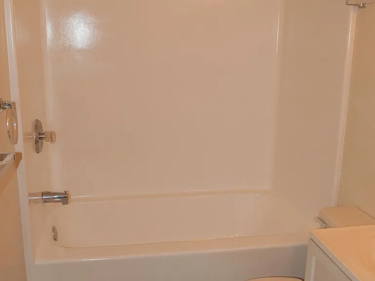 Virginia Arms Apartments — Photo 22