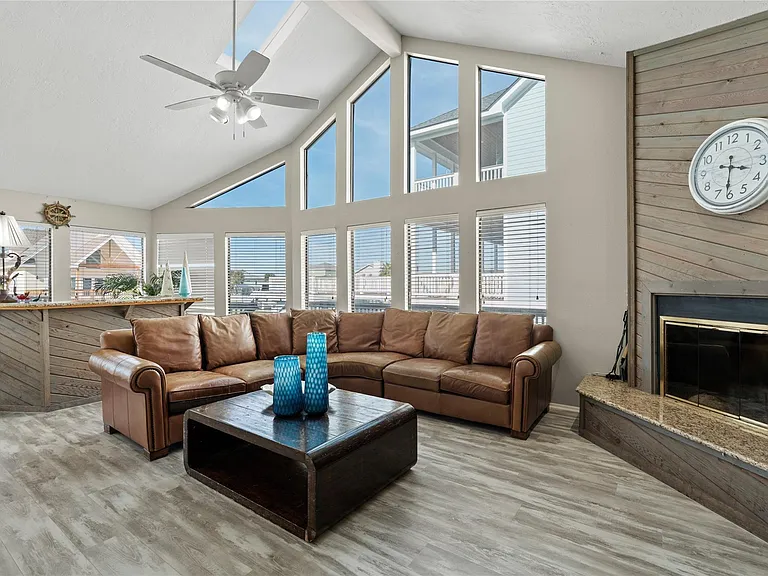 21812 Frio Dr — Photo 11